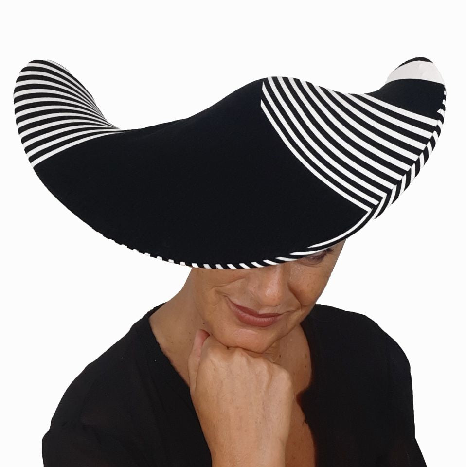 Optical Illusion | Small hat